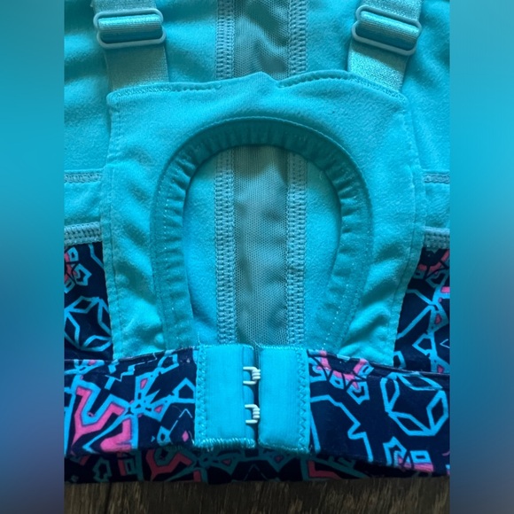 Fabletics sintra geometric keyhole sports bra. Size S - Picture 8 of 10